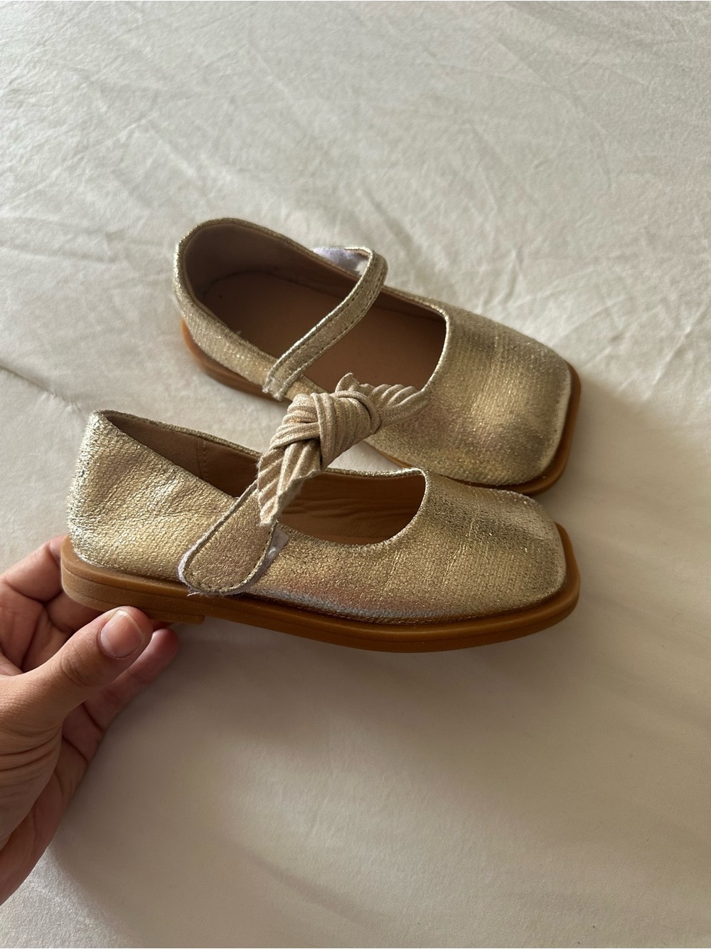 Unbranded Girls' Shimmery Gold Mary Jane Bow Flats Size 26/10C